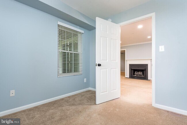 Building Photo - 8107 Lacy Dr