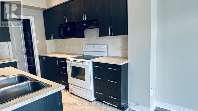 Building Photo - 945 Fletcher Cir