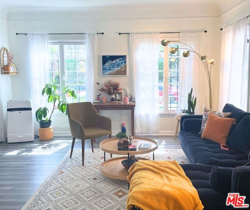 Foto principal - 351 N Sierra Bonita Ave