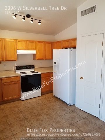 Foto del edificio - Your 4 bedroom, 2 bath dream home has been...