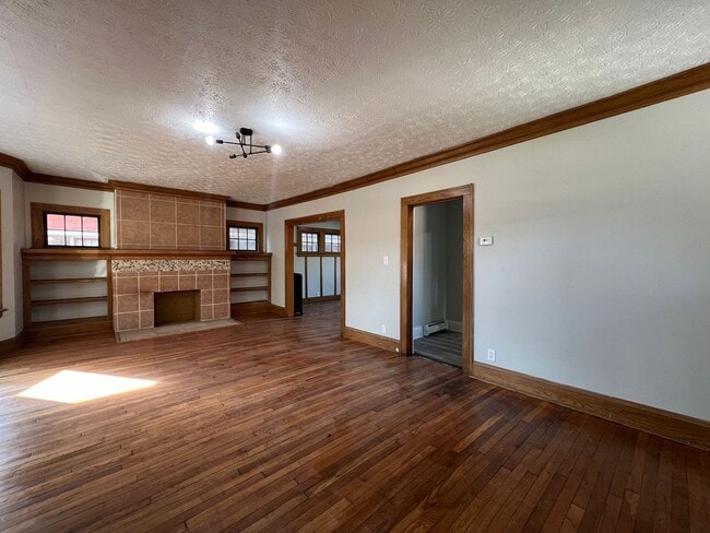Building Photo - Rent ready!