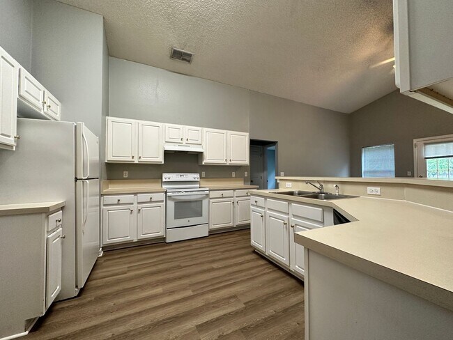 Foto del edificio - Beautiful 3 bedroom, two bath home off CR 220