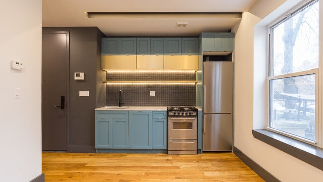 Building Photo - 1066 Park Pl