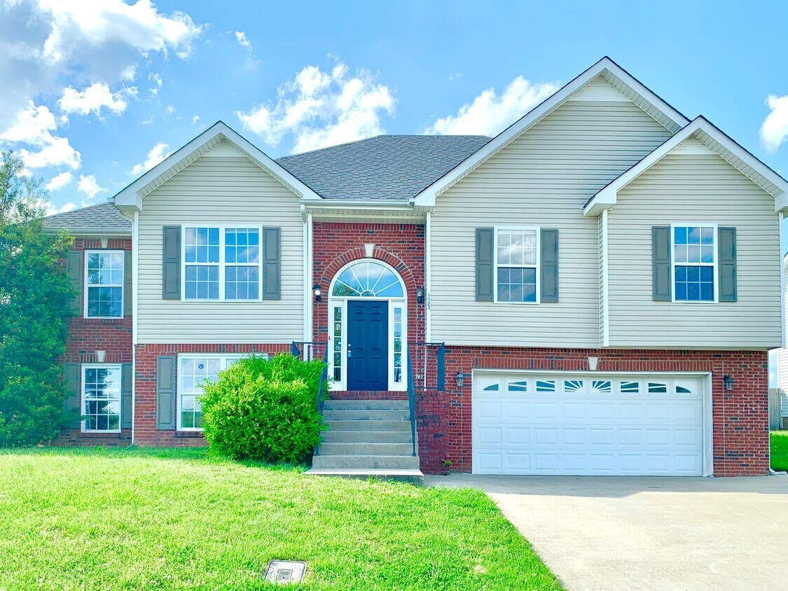 1724 Flagstone Dr, Clarksville, TN 37042 House Rental in Clarksville