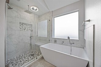 Building Photo - 15018 Summer Knoll Ln