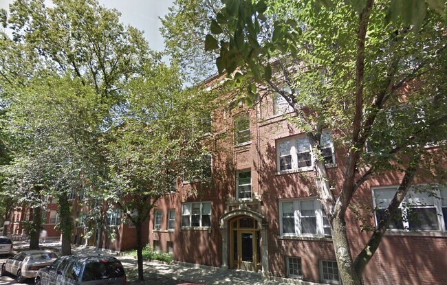 Building Photo - Large and Bright 1-bed/1-bath in Edgewater - Close to LUC!