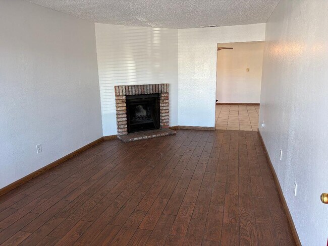 Foto del edificio - 510 W Kavanagh Ave