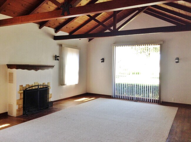 Foto del edificio - Lovely 3 Bedroom 2 Bath Single Story in Hollister