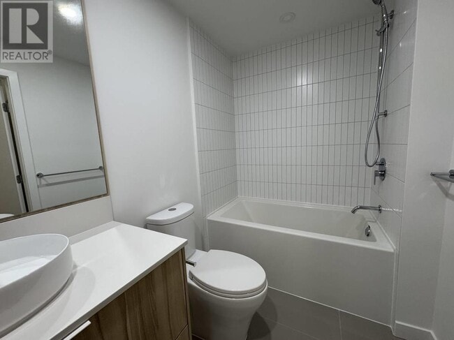 Building Photo - 2450-2450 Garden Dr