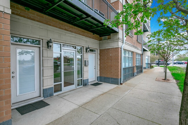 Building Photo - 6425 W Touhy Ave