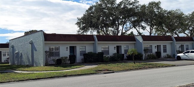 Building Photo - 13850 Oakwood Ln