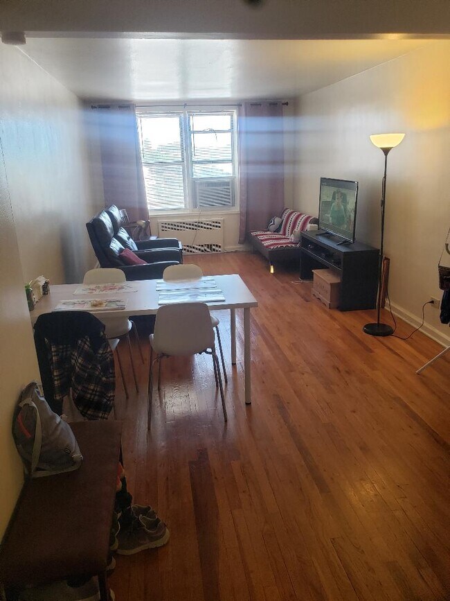 Foto del edificio - 6730 Clyde St