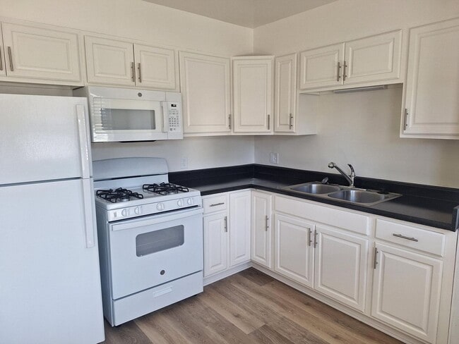 Building Photo - 4507 Clairemont Dr