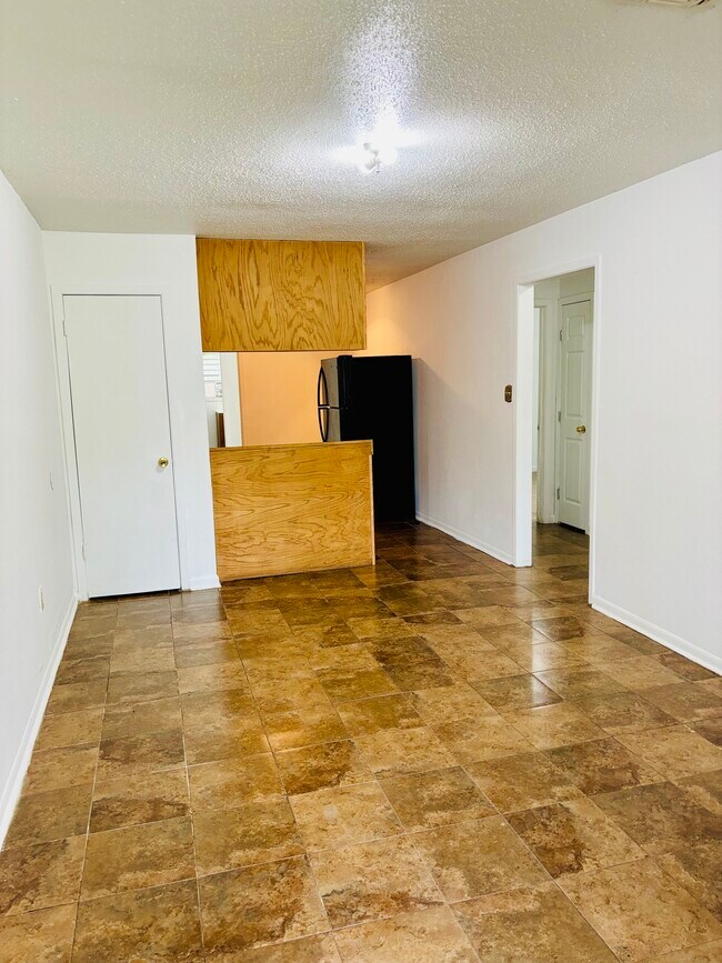 Building Photo - 10449 Wicklowe St