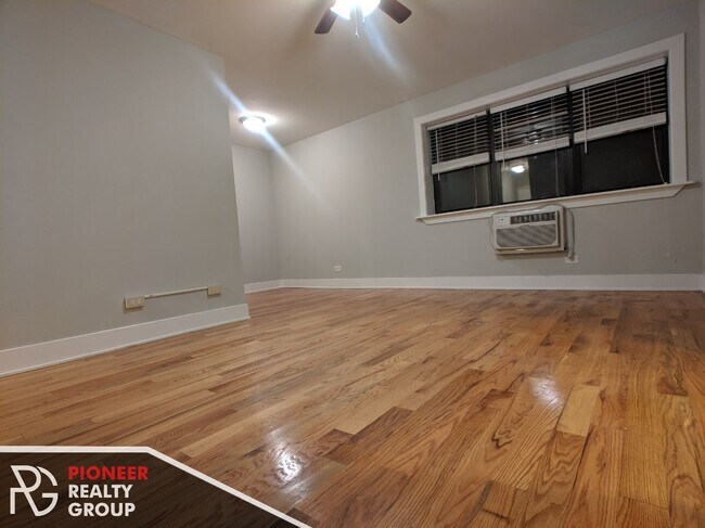 Foto del edificio - 510 W Briar Pl