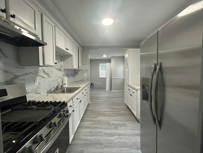 Building Photo - 25511 Pennie St