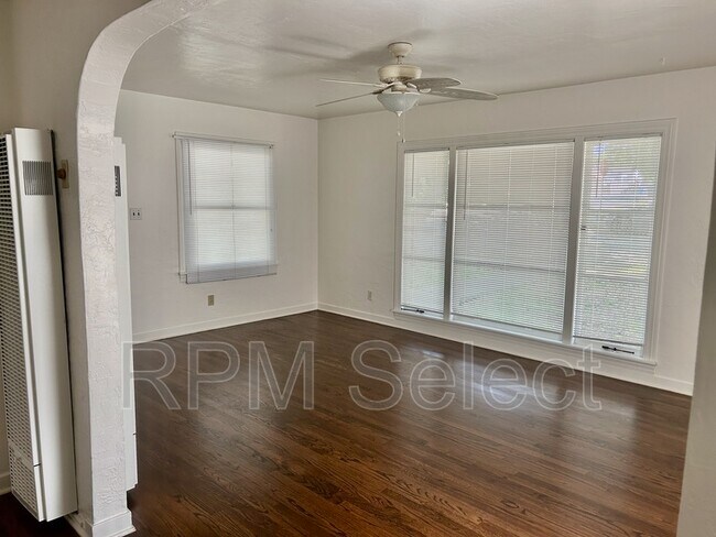 Building Photo - 501 Wallace Ave