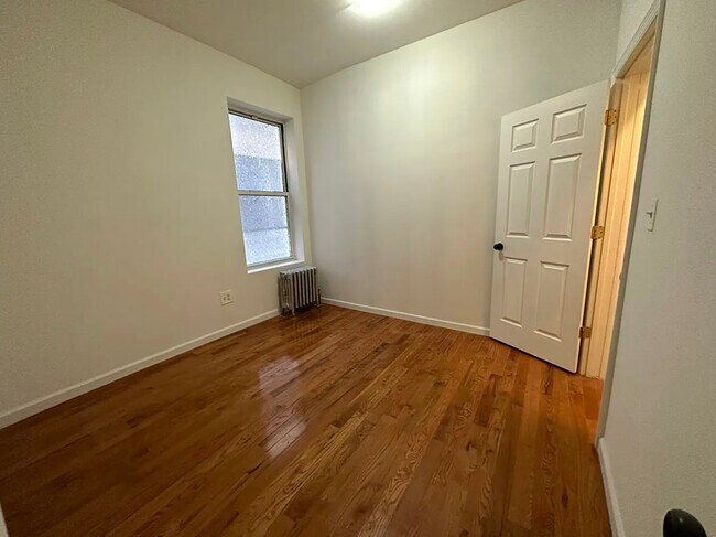 Foto del edificio - 755 Rogers Ave