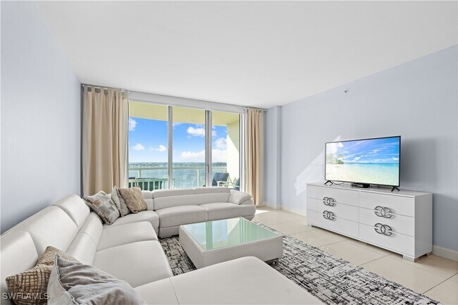 Foto del edificio - 3000 Oasis Grand Blvd