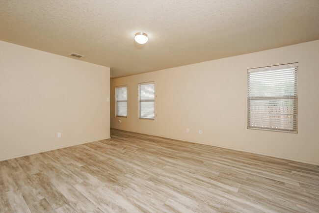 Building Photo - 2926 Aspen Mdw