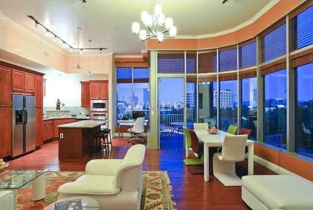 Foto del edificio - 360 E Desert Inn Rd