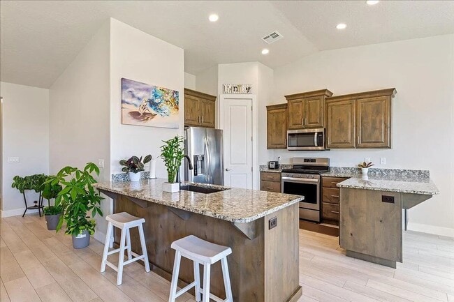 Building Photo - Bright and Spacious 3 Bedroom Home in Wash...