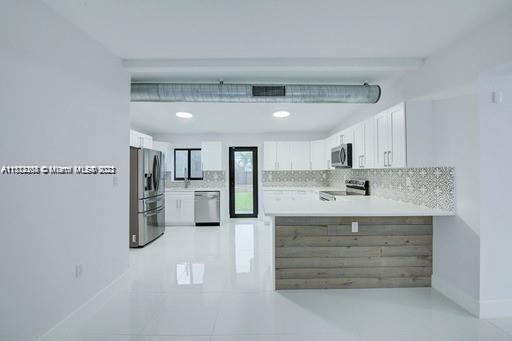 Building Photo - 4940 SW 98th Pl