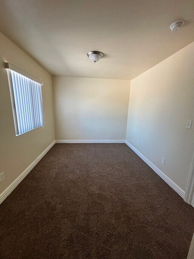 Foto del edificio - 830-828 W 71st St