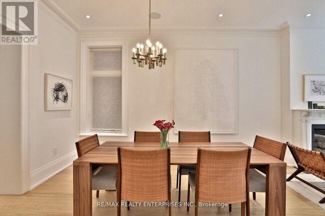 Building Photo - 305 Crawford St