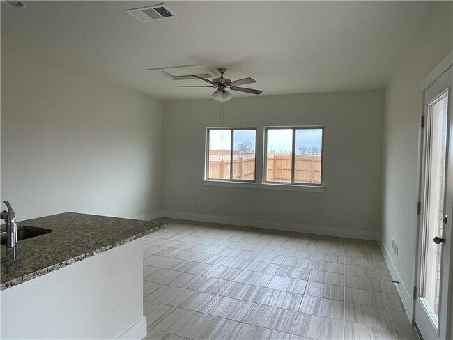 Foto del edificio - 526 White Steppe Way