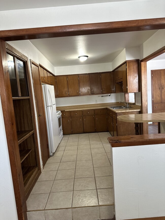 Building Photo - 6419 Gardenview Dr