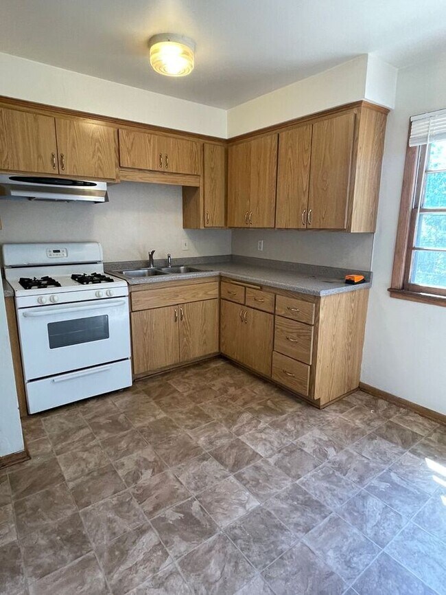 Foto del edificio - Main Level Columbia Heights Duplex, 1 Car ...