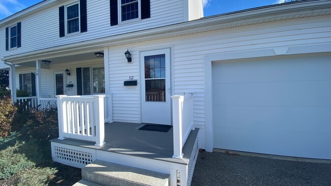 Building Photo - 312 Plaza Dr