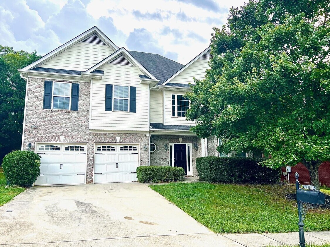 Large 4 Bedroom 2.5 Bath Home - Large 4 Bedroom 2.5 Bath Home