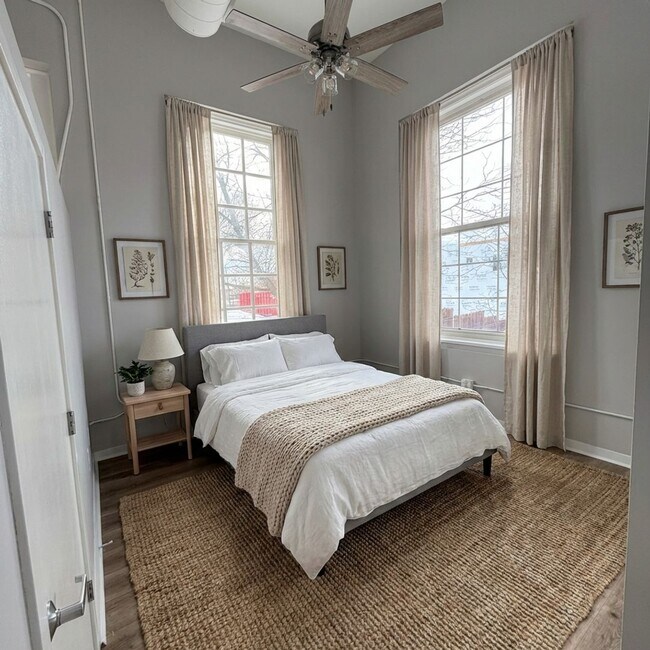 Foto del edificio - Spacious 2 Bedroom Apartment