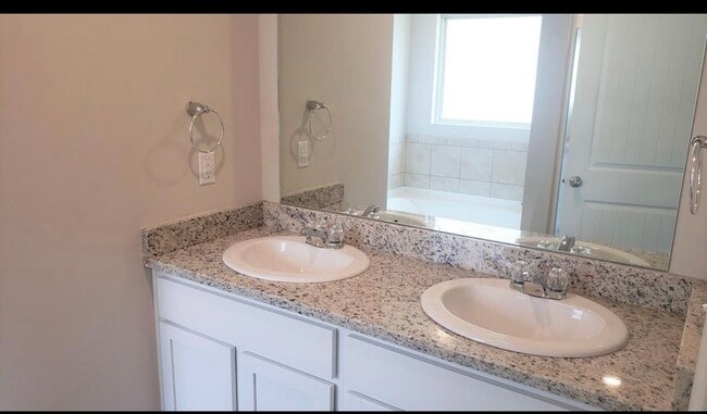 Building Photo - 28425 Evangeline Ln