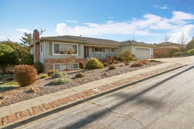 Building Photo - 21620 Gail Dr, Castro Valley, CA 94546