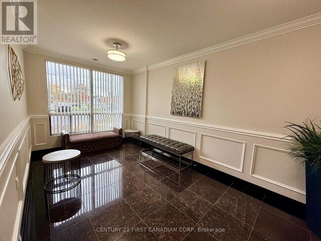 Photo du bâtiment - 353 Commissioners Rd W