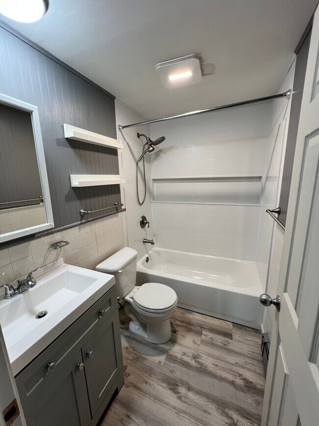 Building Photo - 188 Parkedge Ave