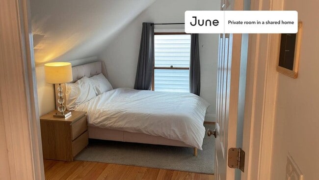 Foto del edificio - Room in Shared 6 bed/2 bath home