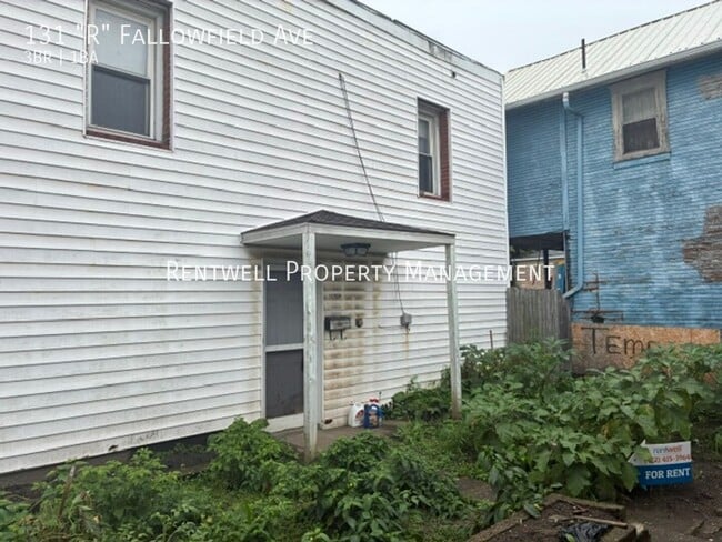 Building Photo - 131 Fallowfield Ave