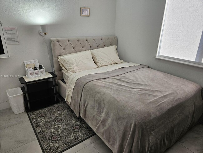 Foto del edificio - 701 NW 127th Pl