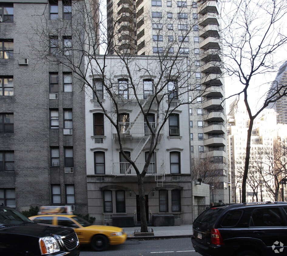 Building Photo - 241 E 46th St