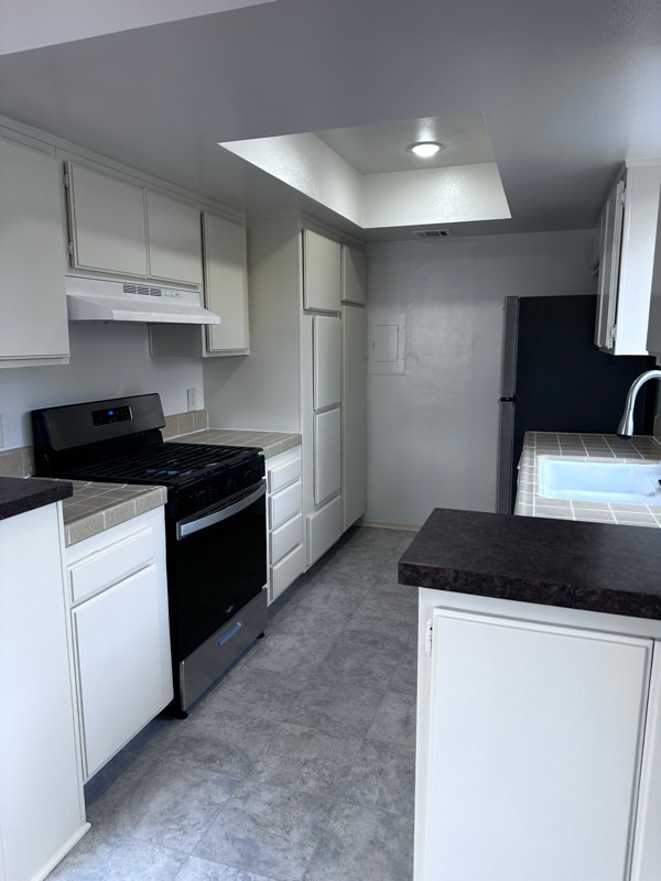 Photo - 135 N Swall Dr Apartment