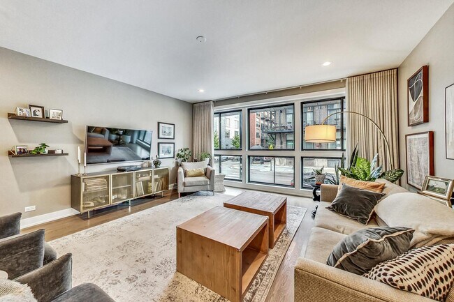 Foto del edificio - 2730 W Armitage Ave