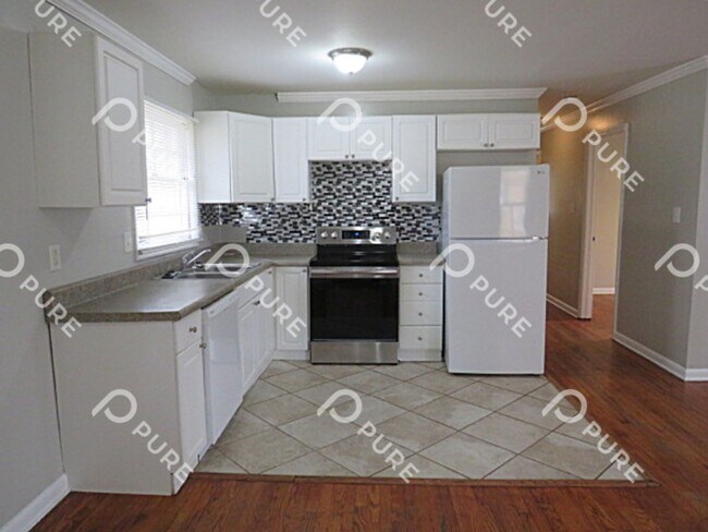 Building Photo - 3510 Avondale!