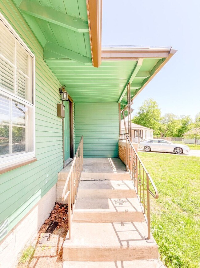 Foto del edificio - Available NOW!!!! This charming 1 story, 2...
