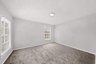 Building Photo - 1721 W 5th St