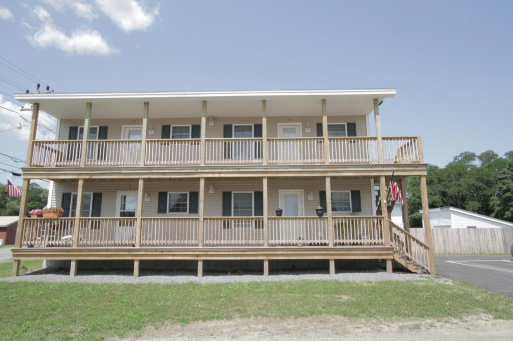 Foto principal - 586 Main St #4, Old Town ME 04468