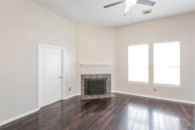 Foto del edificio - 28702 Hidden Cove Dr